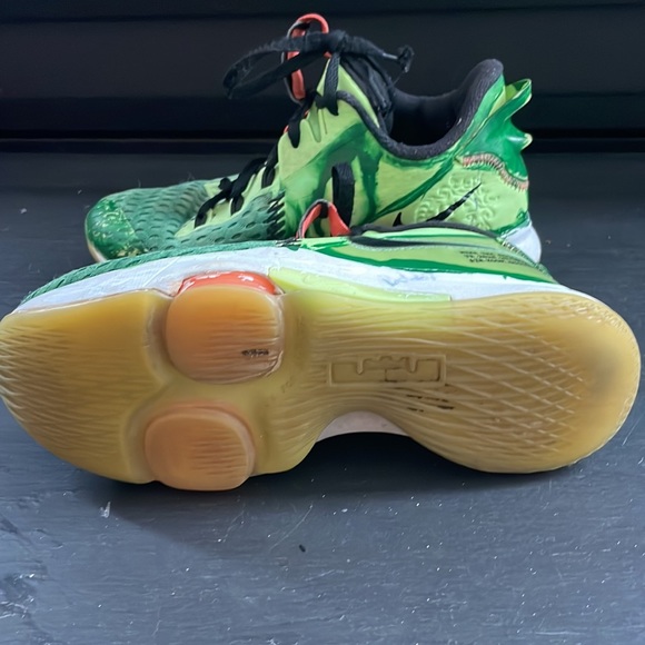 Nike Lebron Witness 5 Lime Glow
Green Size 7Y - Picture 10 of 12